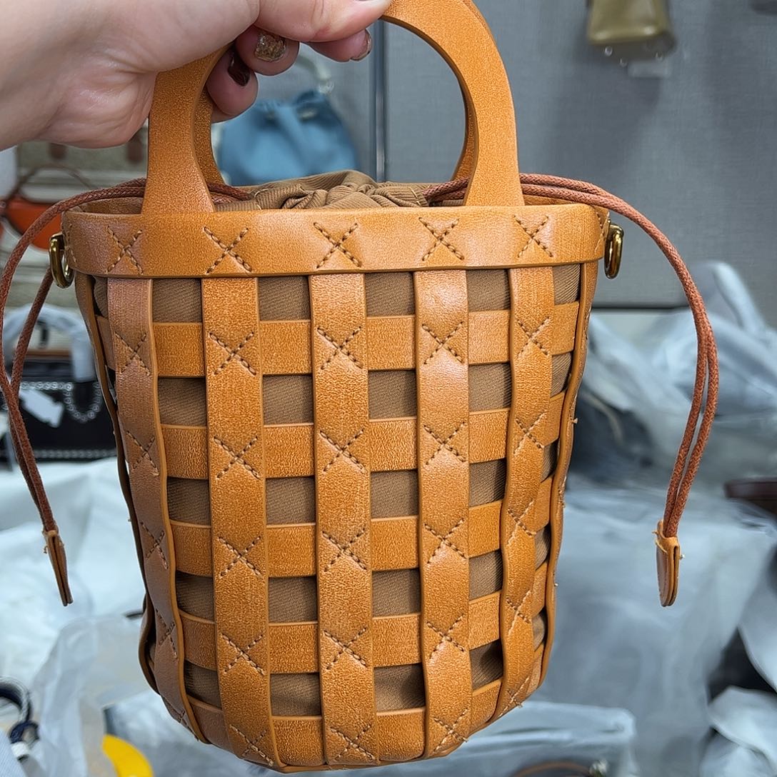 蚕丝广州孤品女包