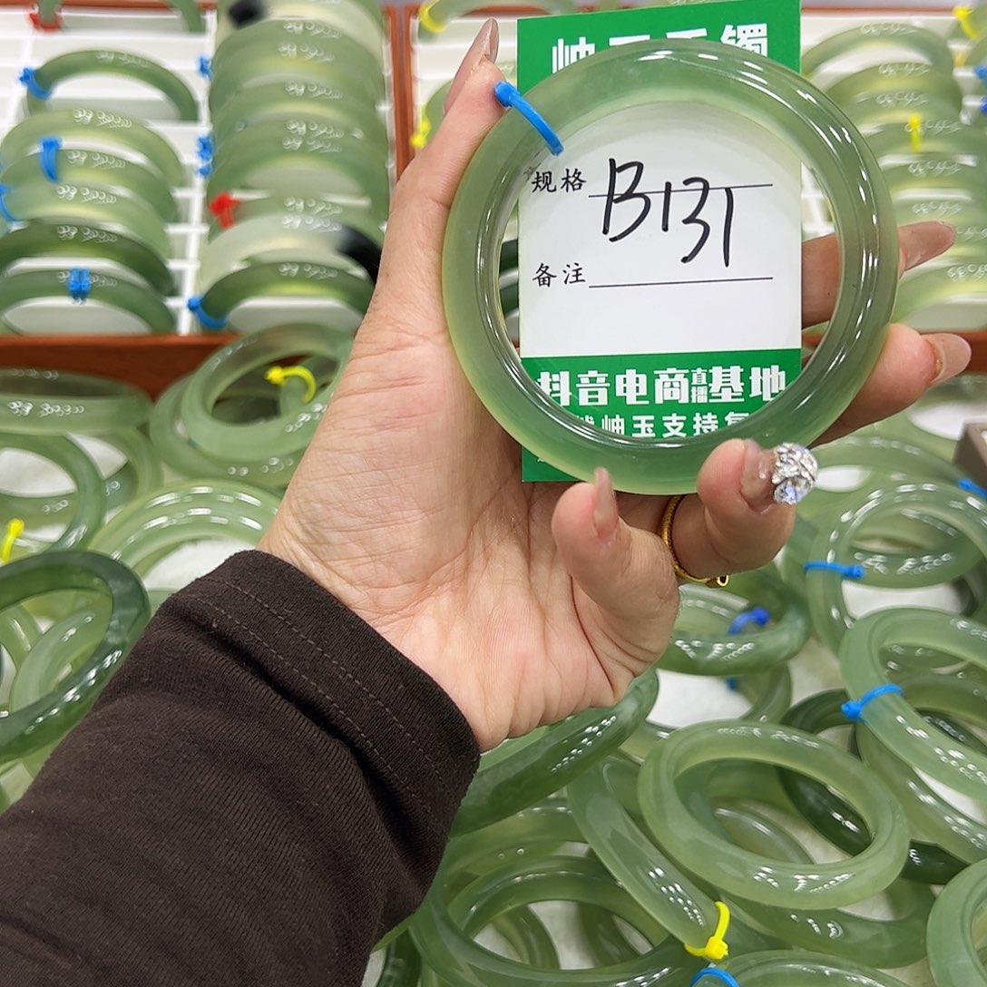 静***光蛇纹石玉未镶嵌手镯