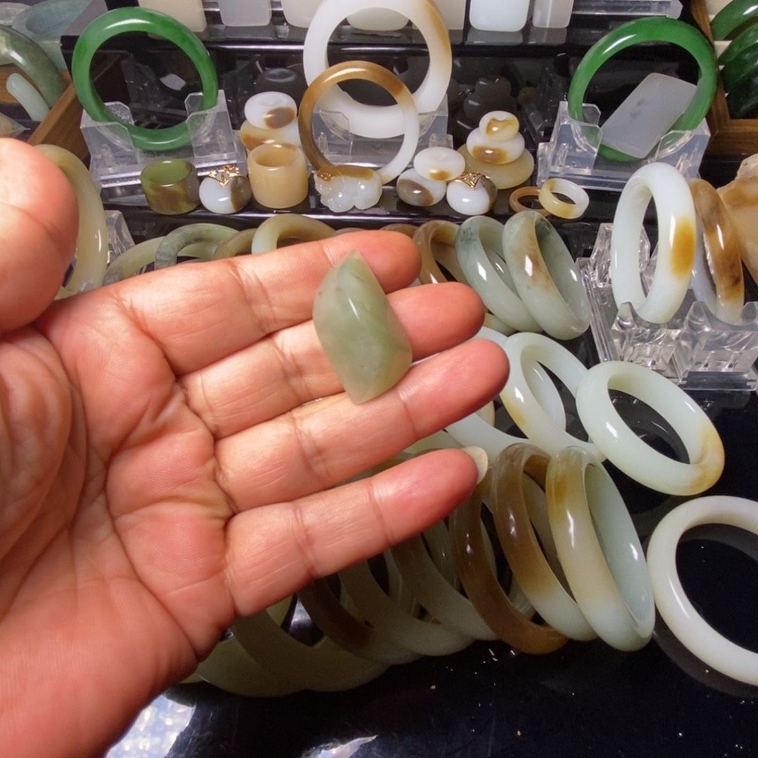 等***落和田玉（糖玉）未镶嵌颈饰