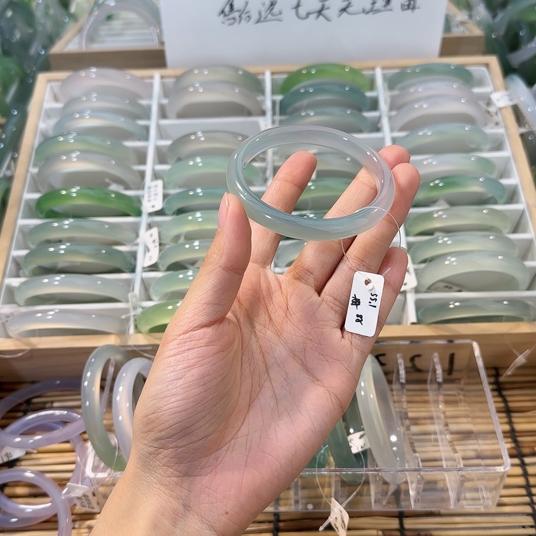 玛瑙/玉髓未镶嵌手镯圈口55.1