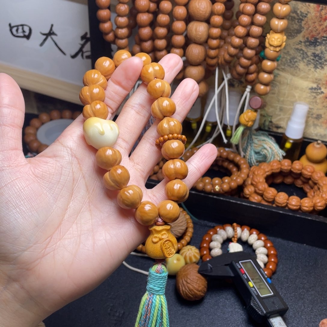 吊坠猴头核桃屁桃