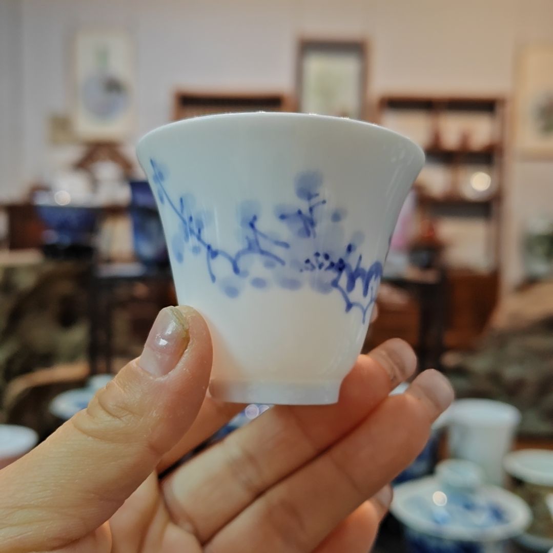 景德镇手工手绘器居瓷业梅花主人杯