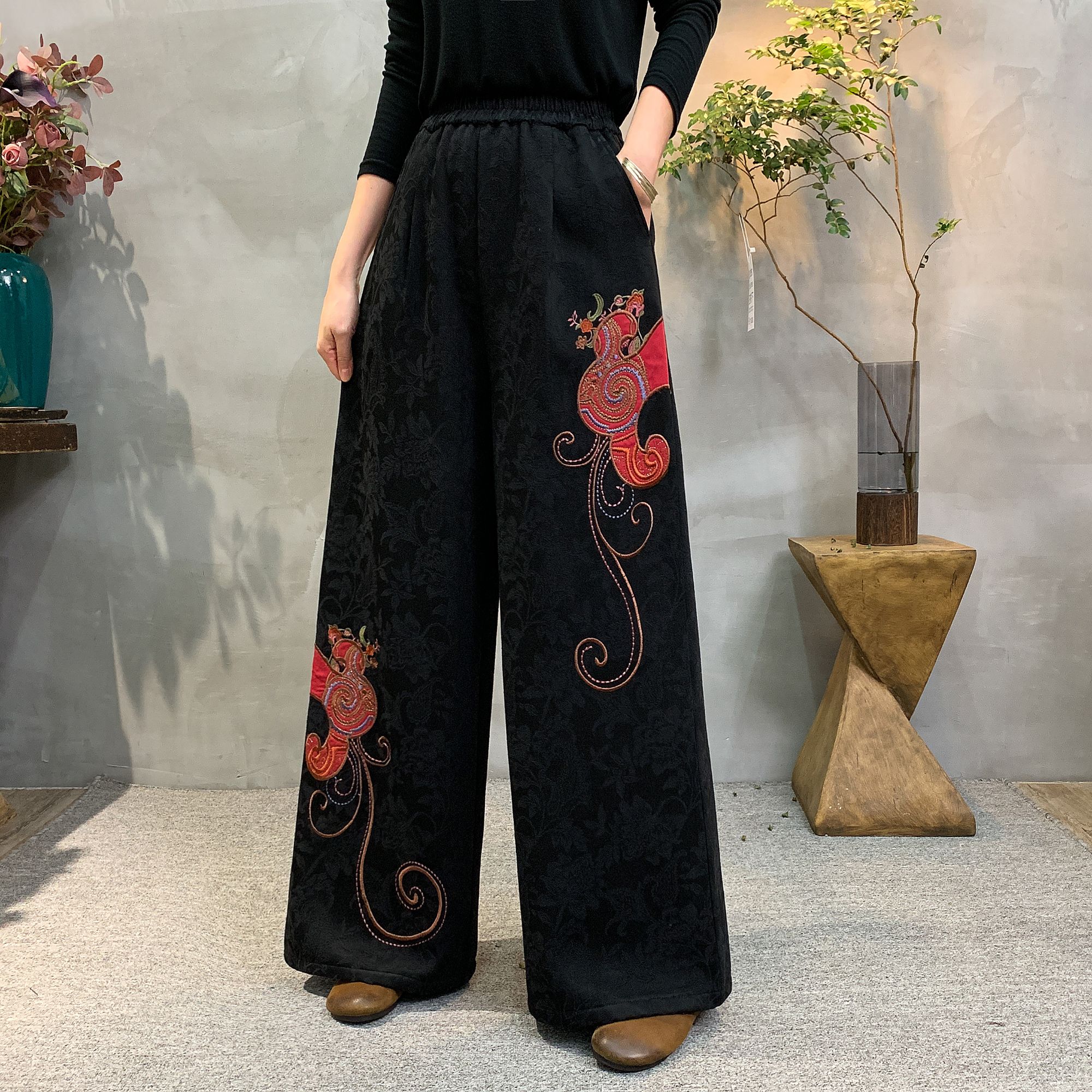 加绒刺绣妈妈装加厚阔腿裤保暖洋气提花显瘦民族风中老年长裤子