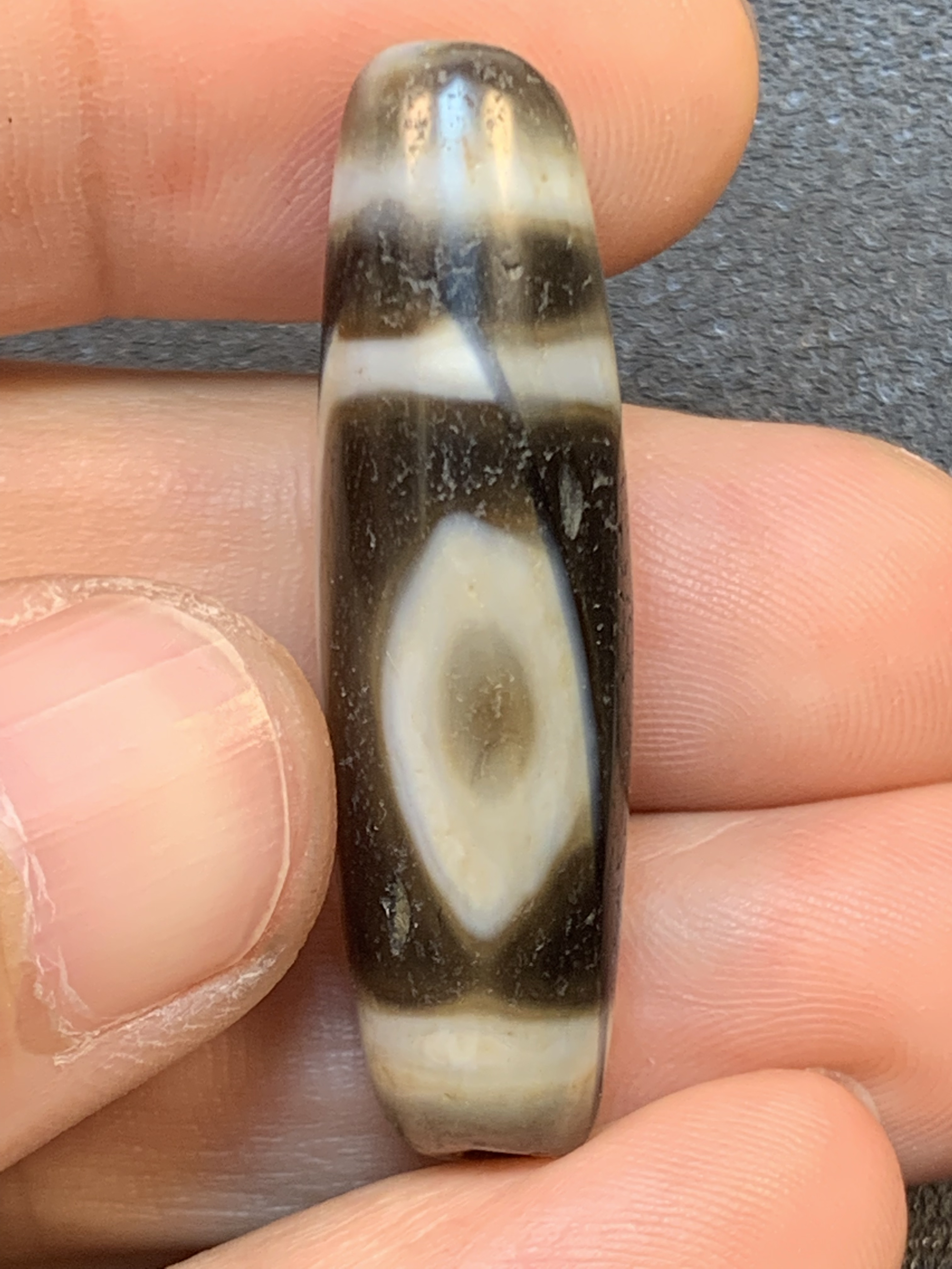 谢师傅仿纯折线两眼玛瑙珠珠（42.2x11.9x11.5）