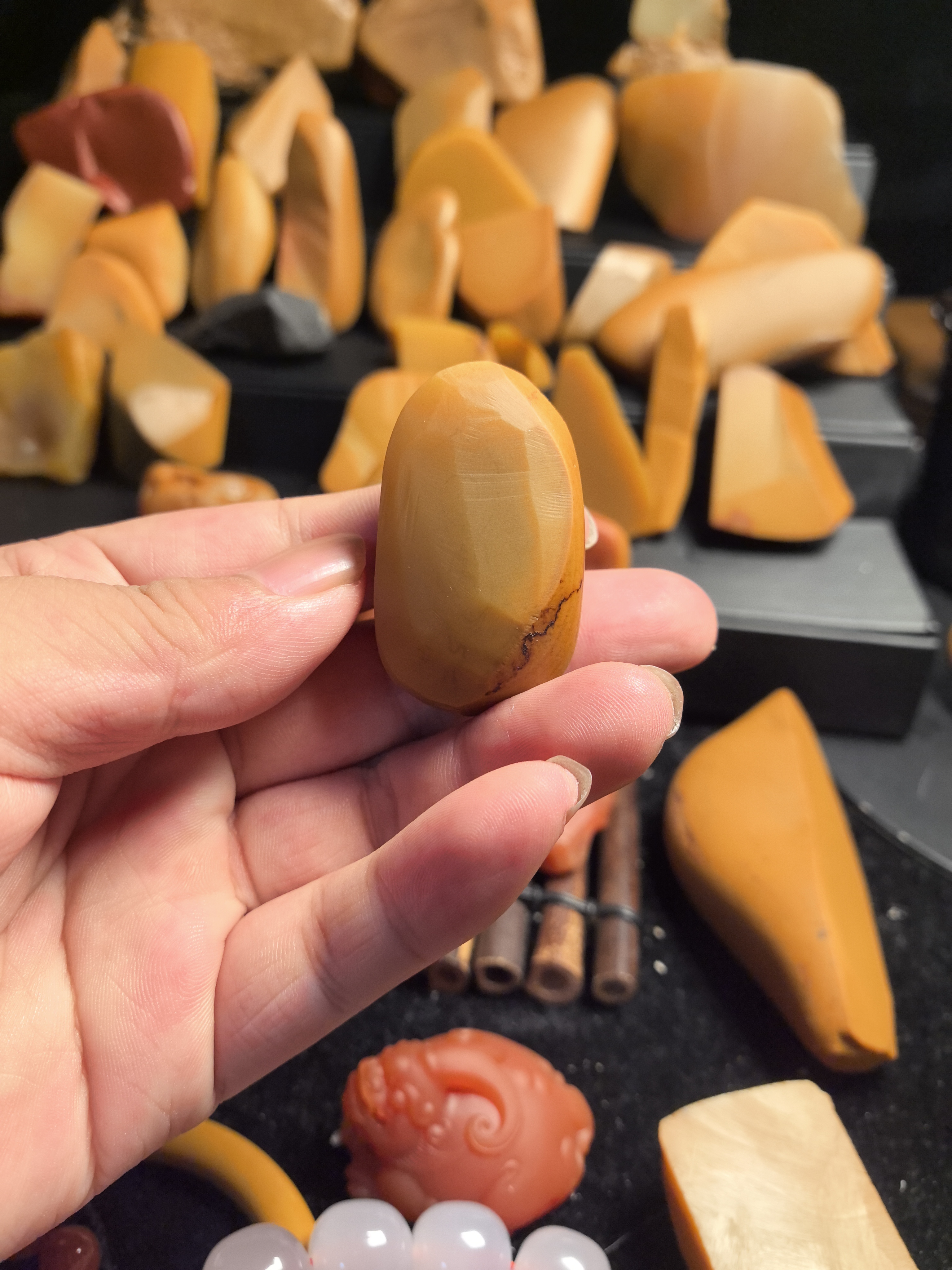 天然黄蜡石手把沙石原石可刻字用于观赏景观