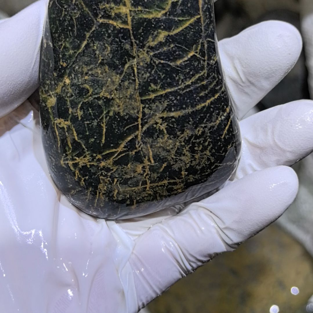 用***7藏玉药王石原石一个