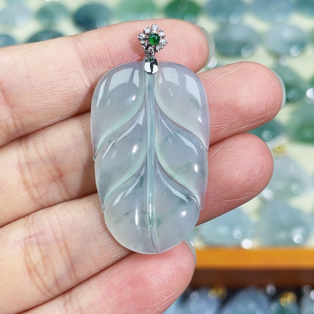 翡翠颈饰18K金镶嵌吊坠