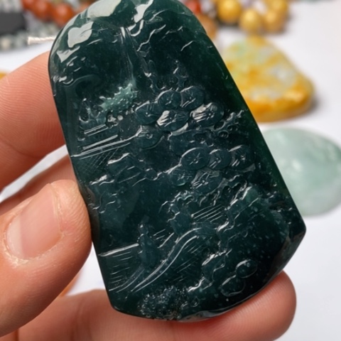 翡翠颈饰未镶嵌翡翠