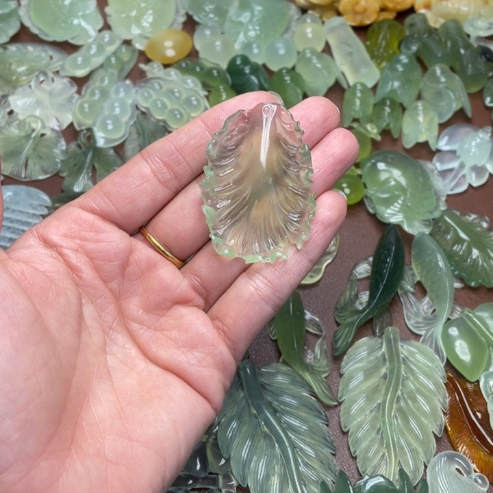 蛇纹石玉合金颈饰