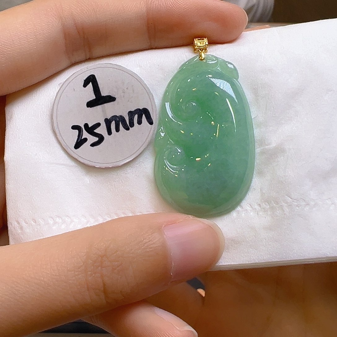 翡翠颈饰18K金镶嵌翡翠