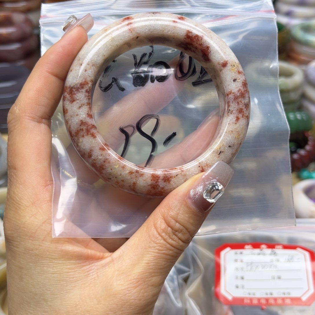 石英质玉手镯未镶嵌云*姐