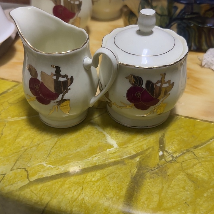 瓷片陶瓷盘子碗啥都有