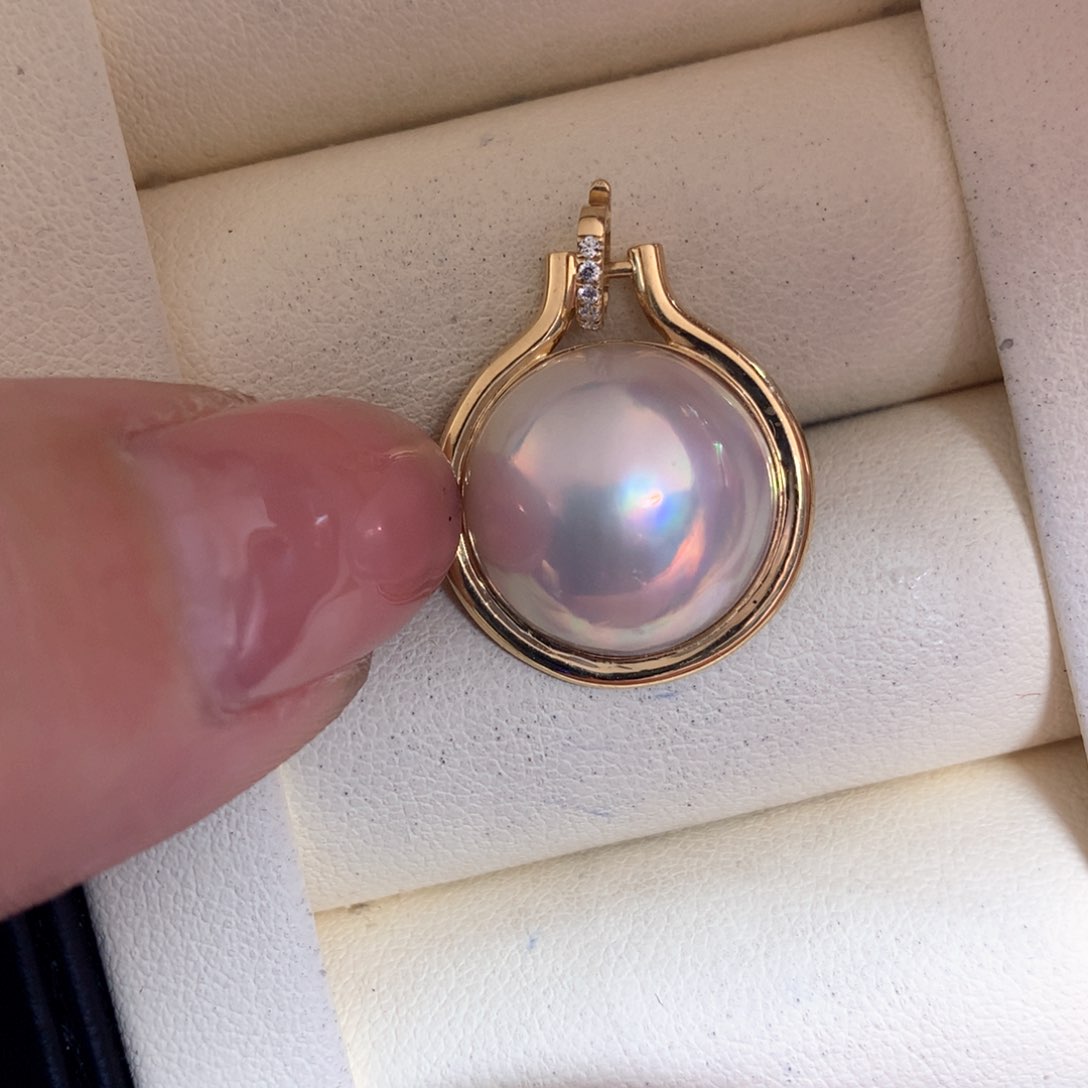 拼合珍珠（马贝珠）颈饰18K金镶嵌