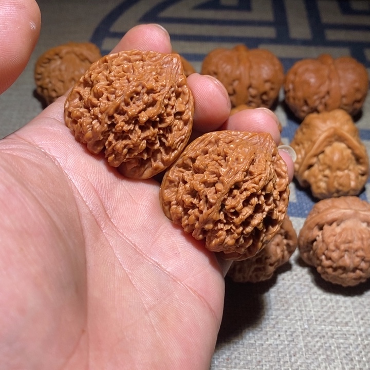 好***人文玩核桃吊坠满天星