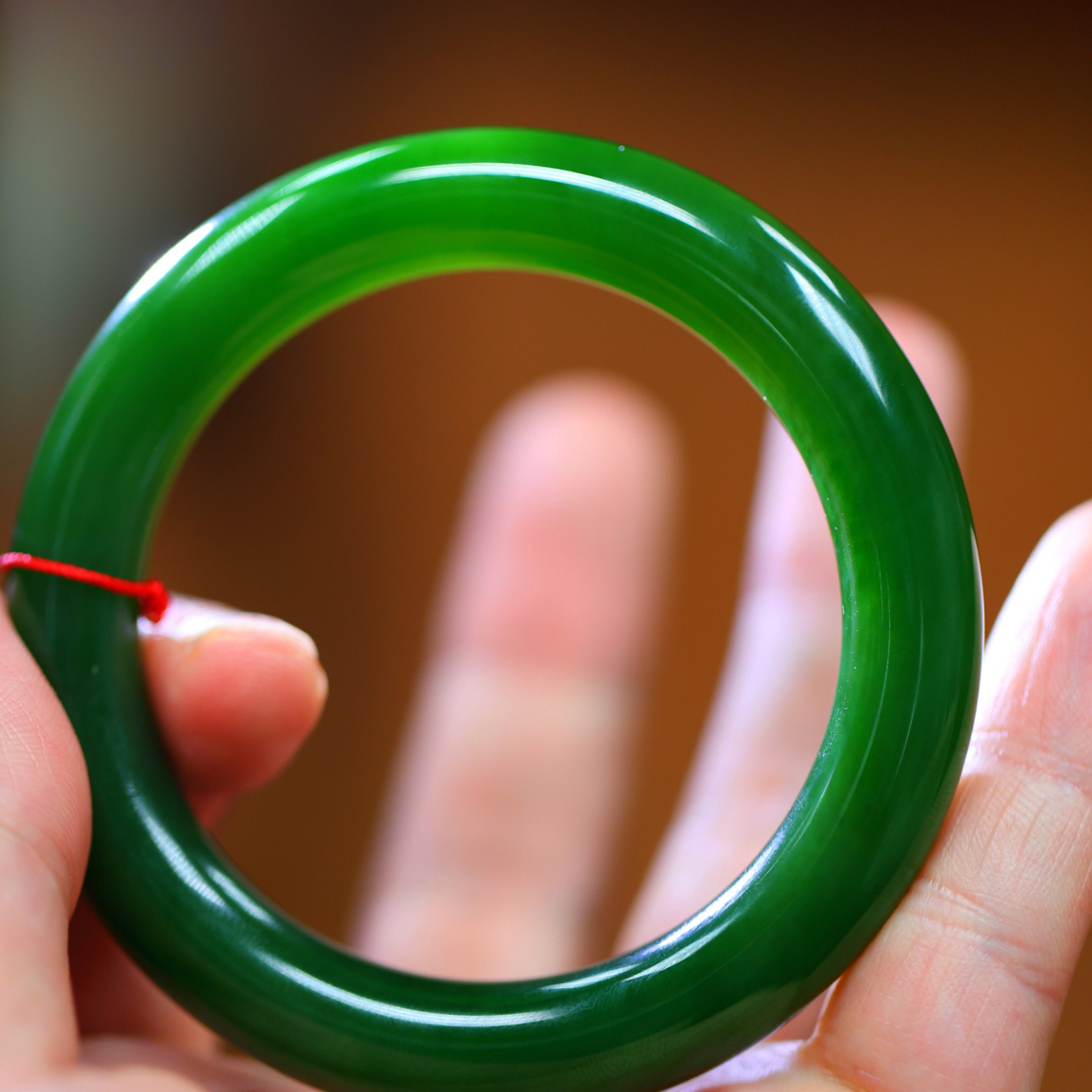 和田玉碧玉冰底辣菠菜绿11mm粗圆条手镯54.5mm