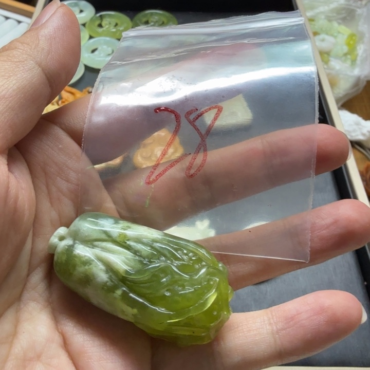 透闪石-蛇纹石玉吊坠未镶嵌