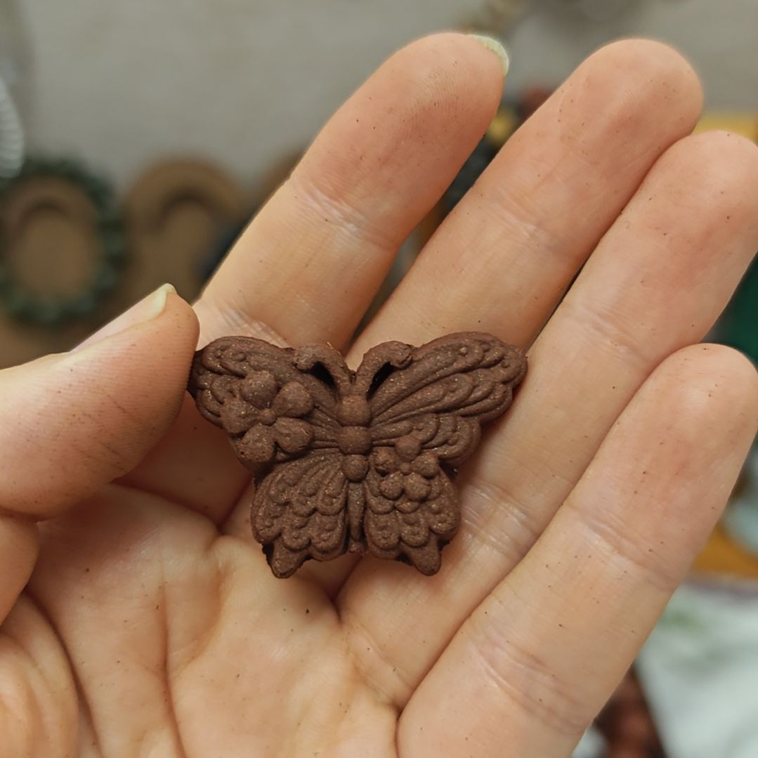 狮***座泥塑蝴蝶龙涎玫瑰