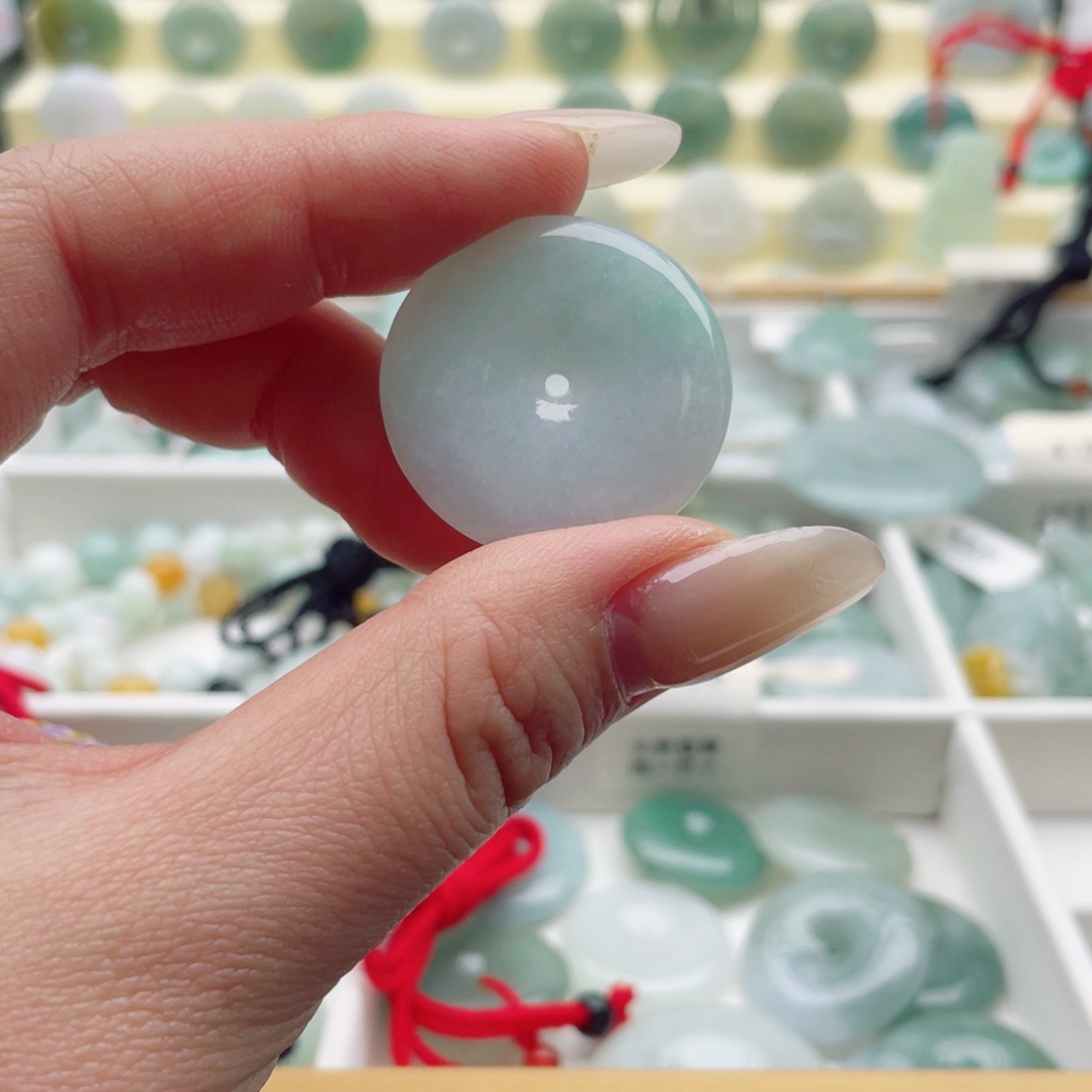 翡翠颈饰未镶嵌天然翡翠吊坠