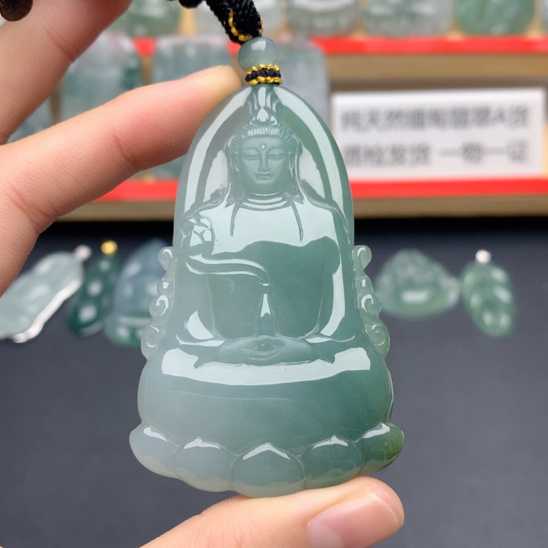 翡翠未镶嵌颈饰素衣