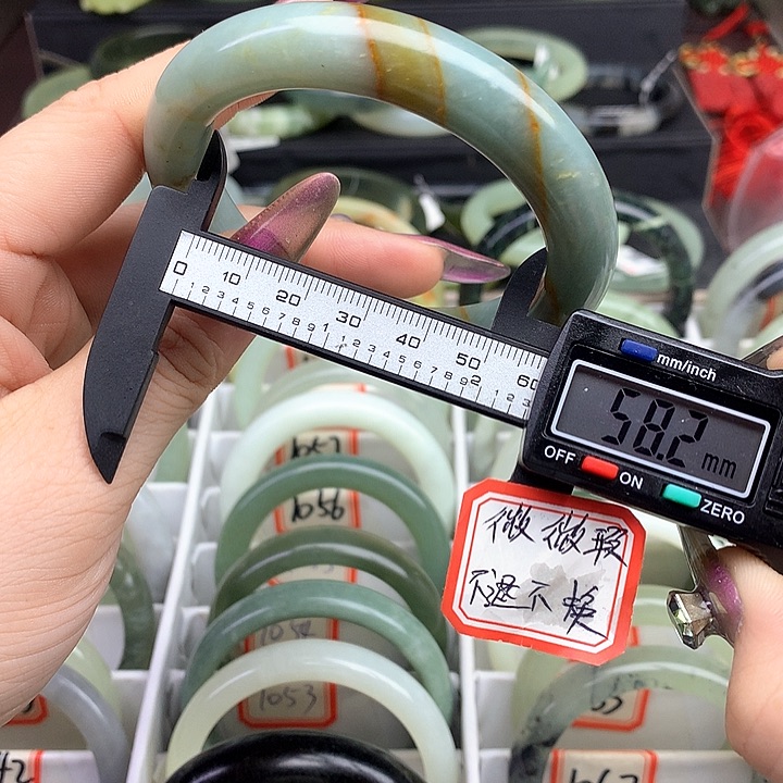 蛇纹石玉手镯未镶嵌1069