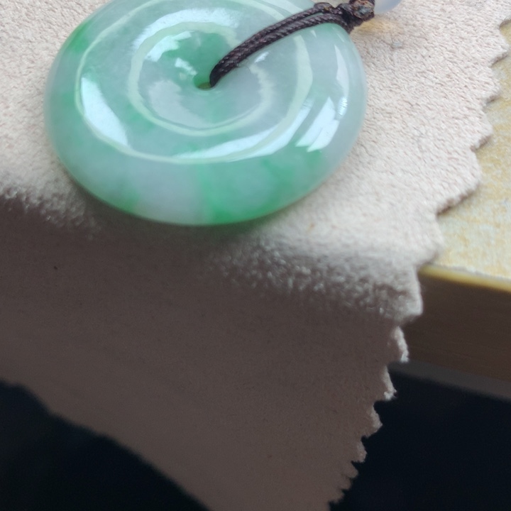 翡翠颈饰未镶嵌吊坠