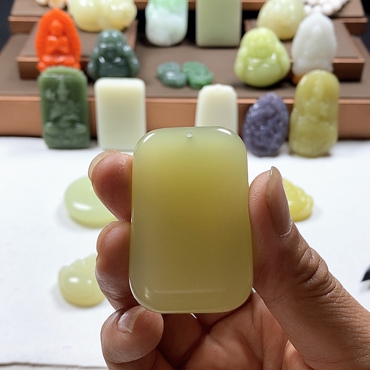 和田玉（糖玉）未镶嵌珠宝奇石