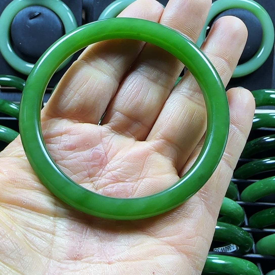 和田玉手镯未镶嵌R****W