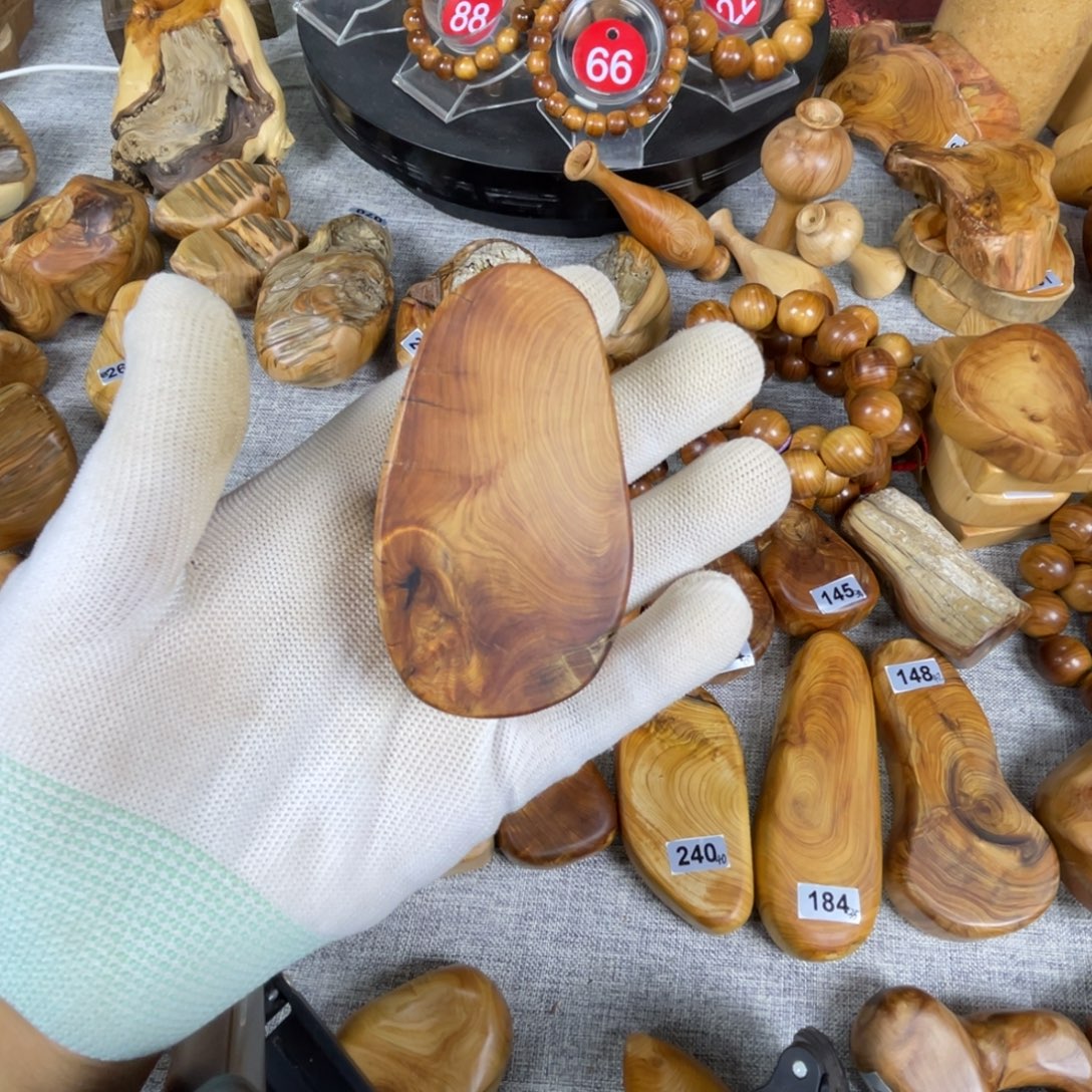 超***岩柏木北太行崖柏随形手把件有裂介意慎拍