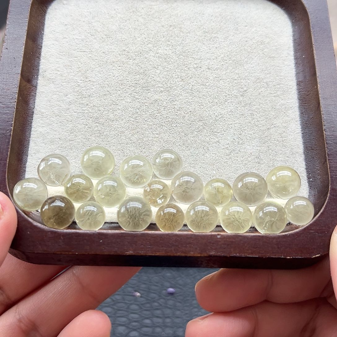水晶珠宝半成品未镶嵌25 净！巴西黄水晶球（一盘）