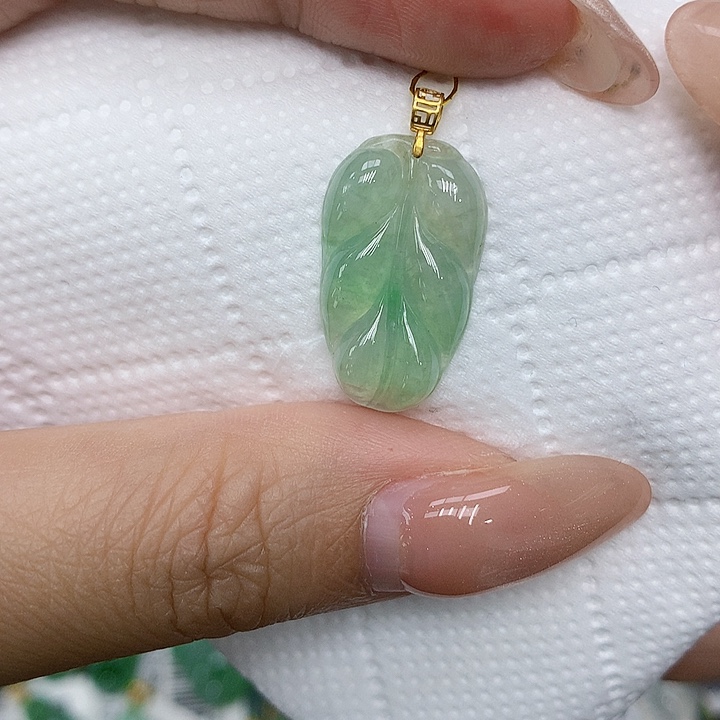 颈饰18K金镶嵌翡翠