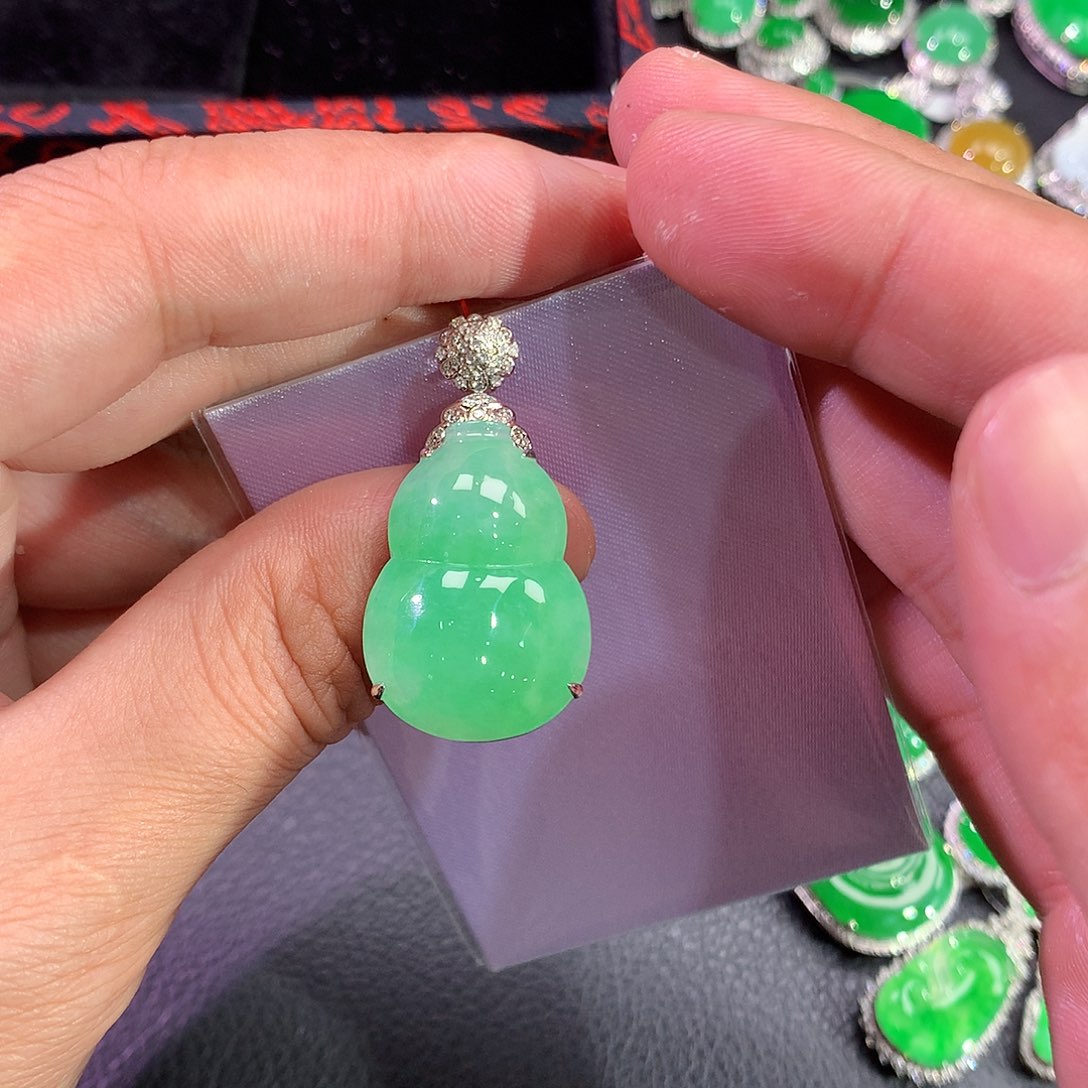 翡翠吊坠(赠链)18K金镶嵌温*