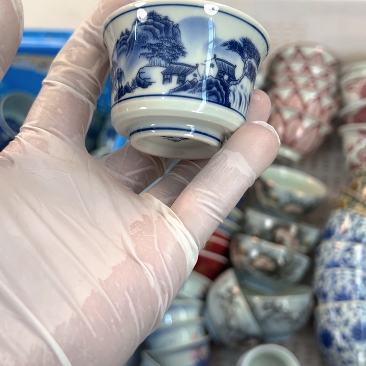 瓷片白青花山水马蹄客杯全品