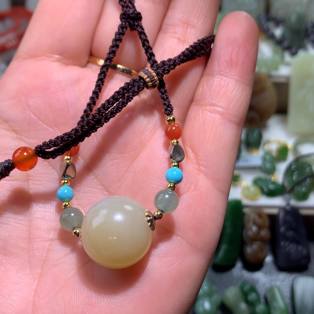 颈饰未镶嵌和田玉