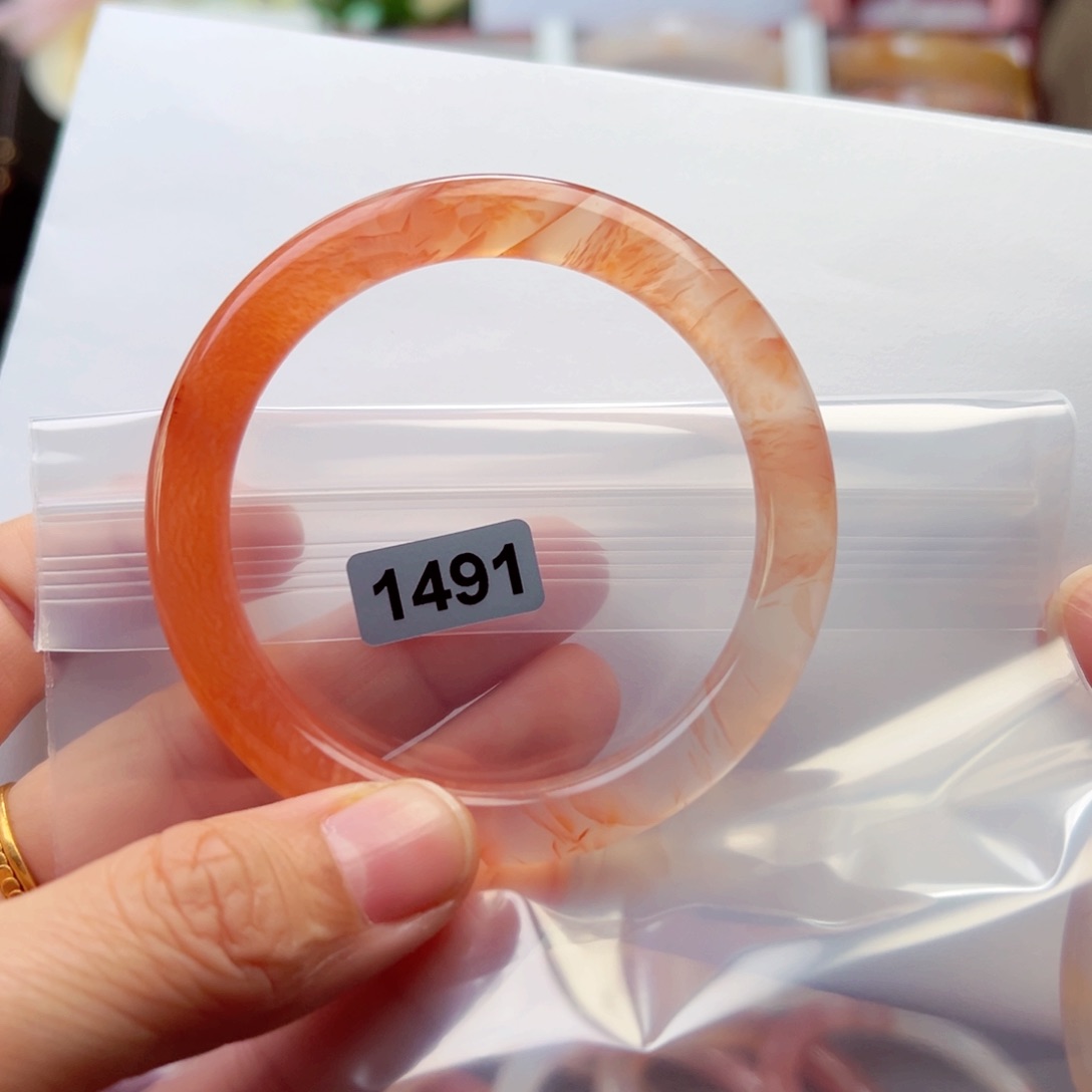 玛瑙/玉髓手镯未镶嵌只*