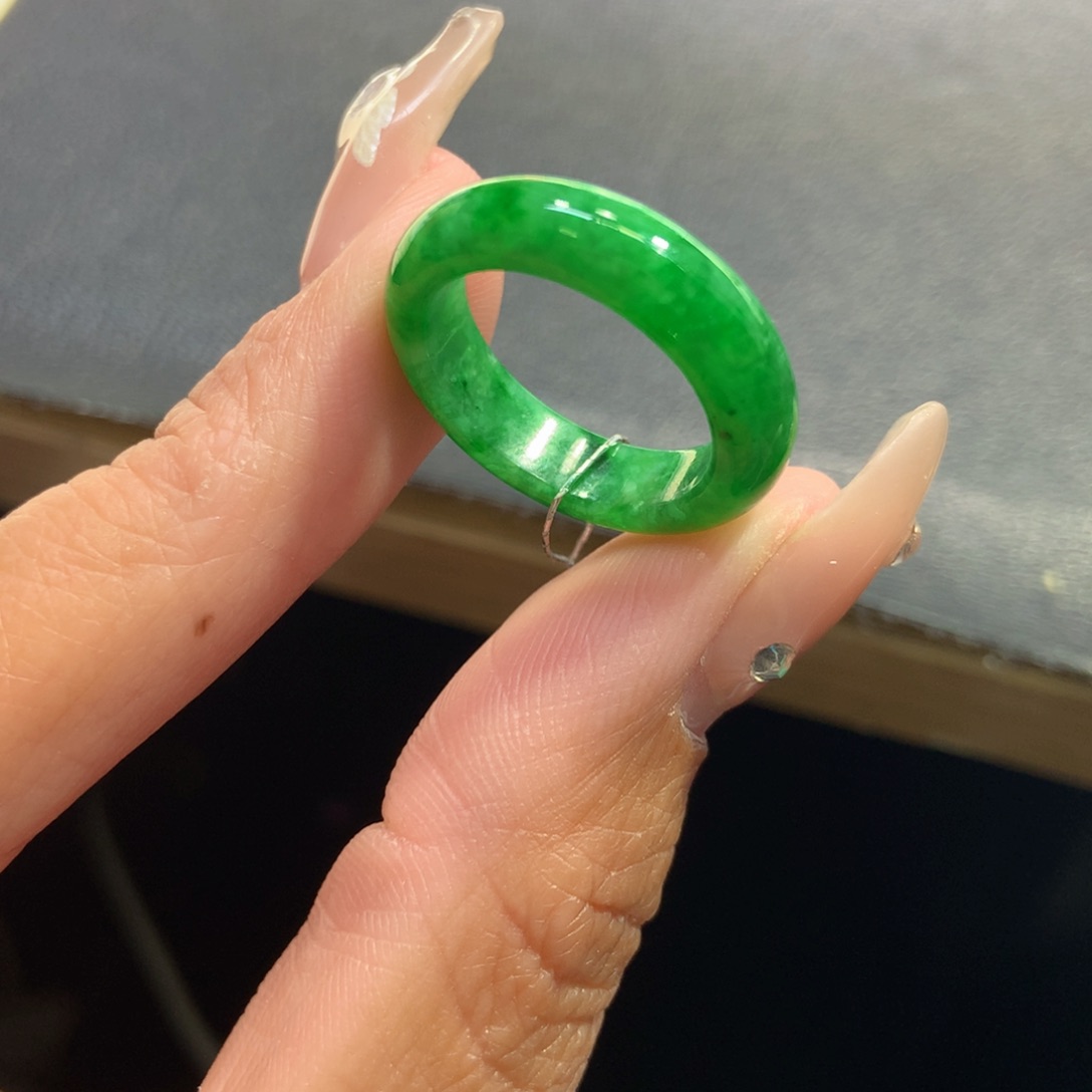 翡翠戒指未镶嵌翡翠