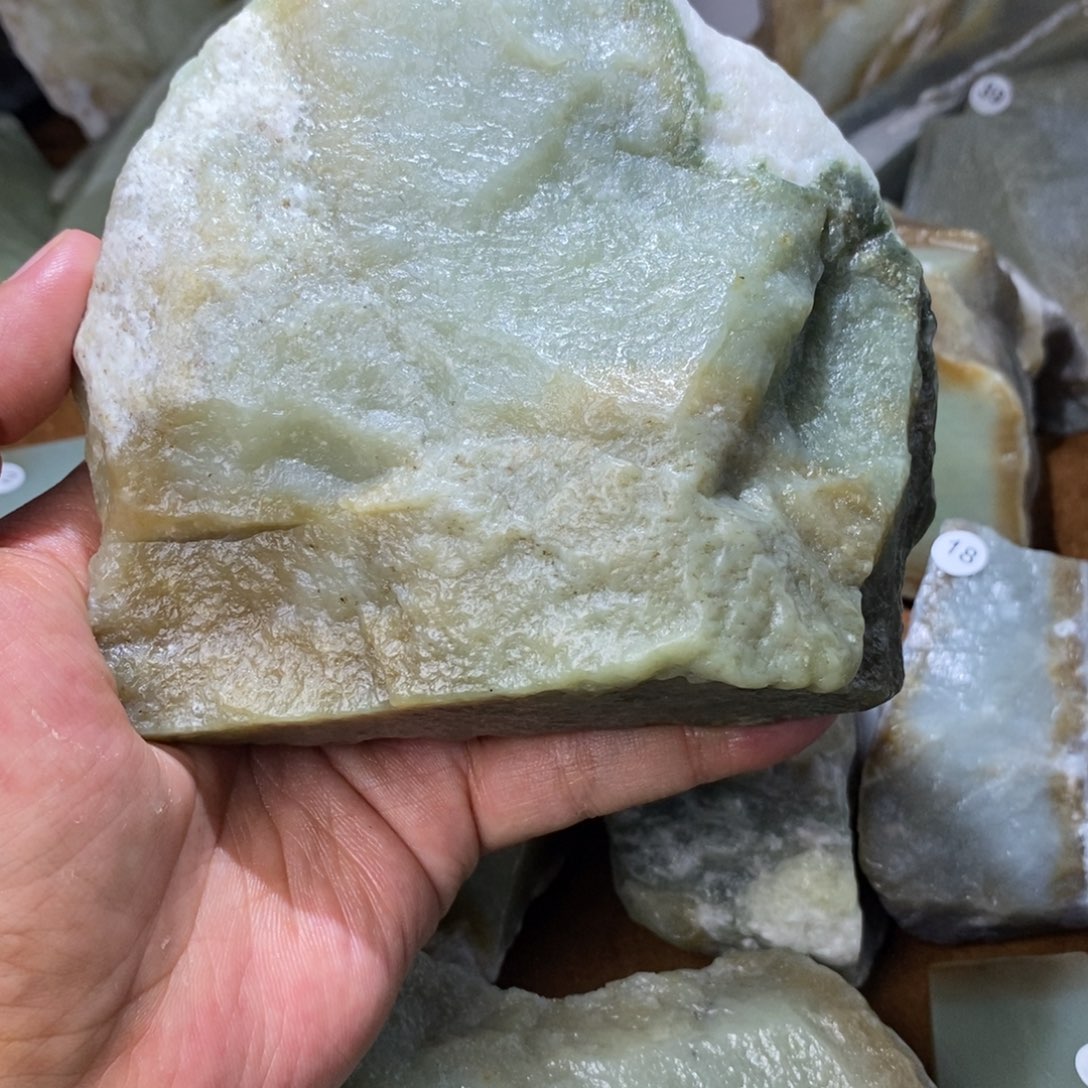 和田玉未镶嵌珠宝半成品仅**已