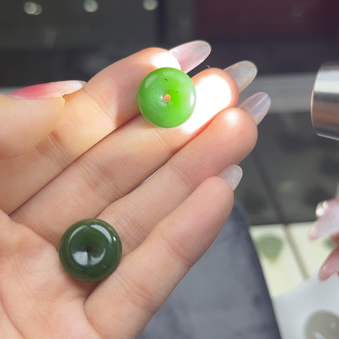 颈饰未镶嵌和田玉（碧玉）