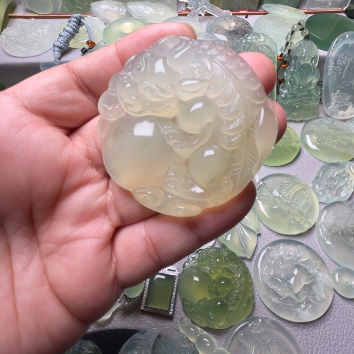 岫玉未镶嵌吊坠(赠链)