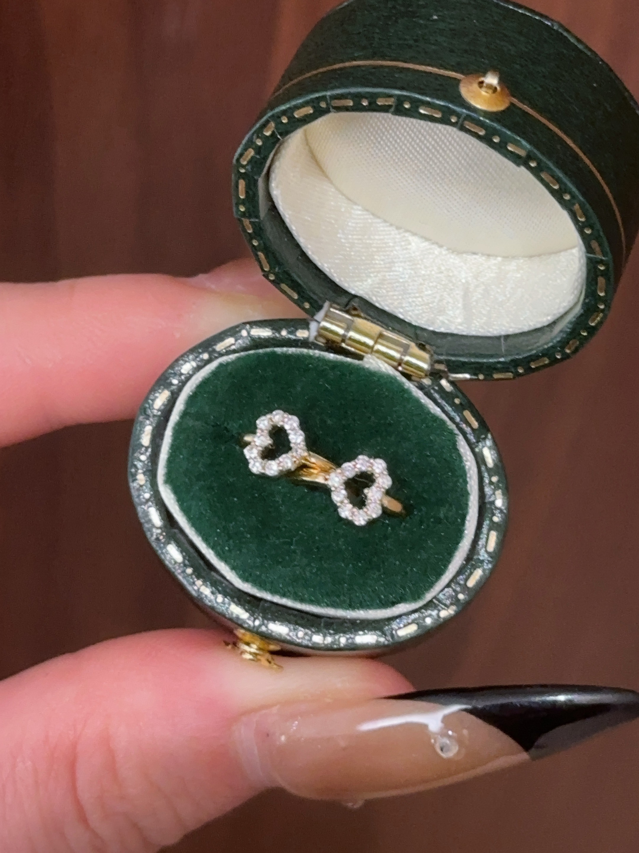 【六言精选6号】1938ZSES爱心耳包k黄钻石轻奢