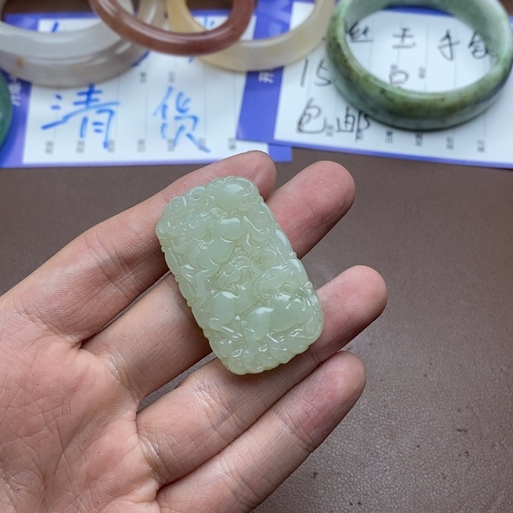 丹***阳石英质玉未镶嵌手镯