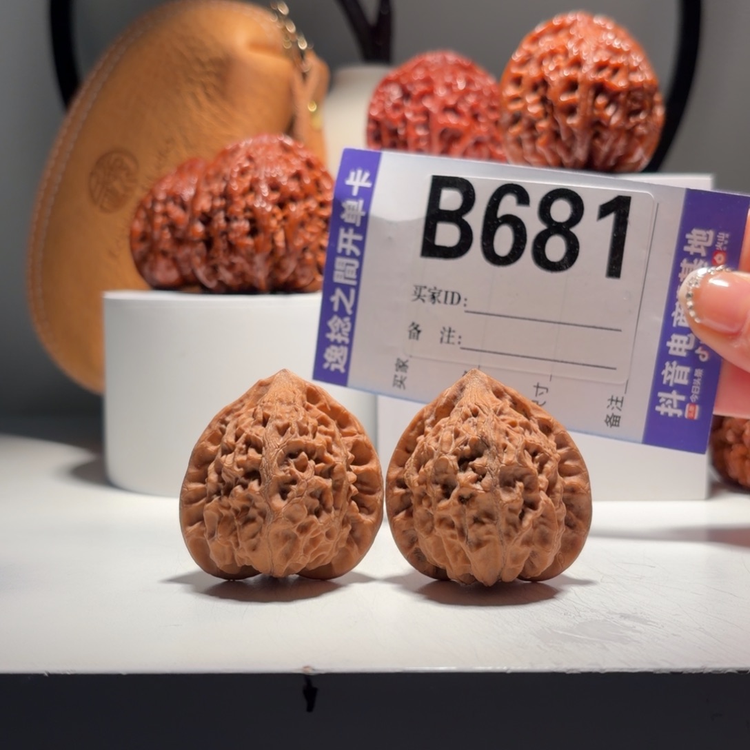 文玩核桃吊坠681    号-仙台公子帽金牛-尺寸 38