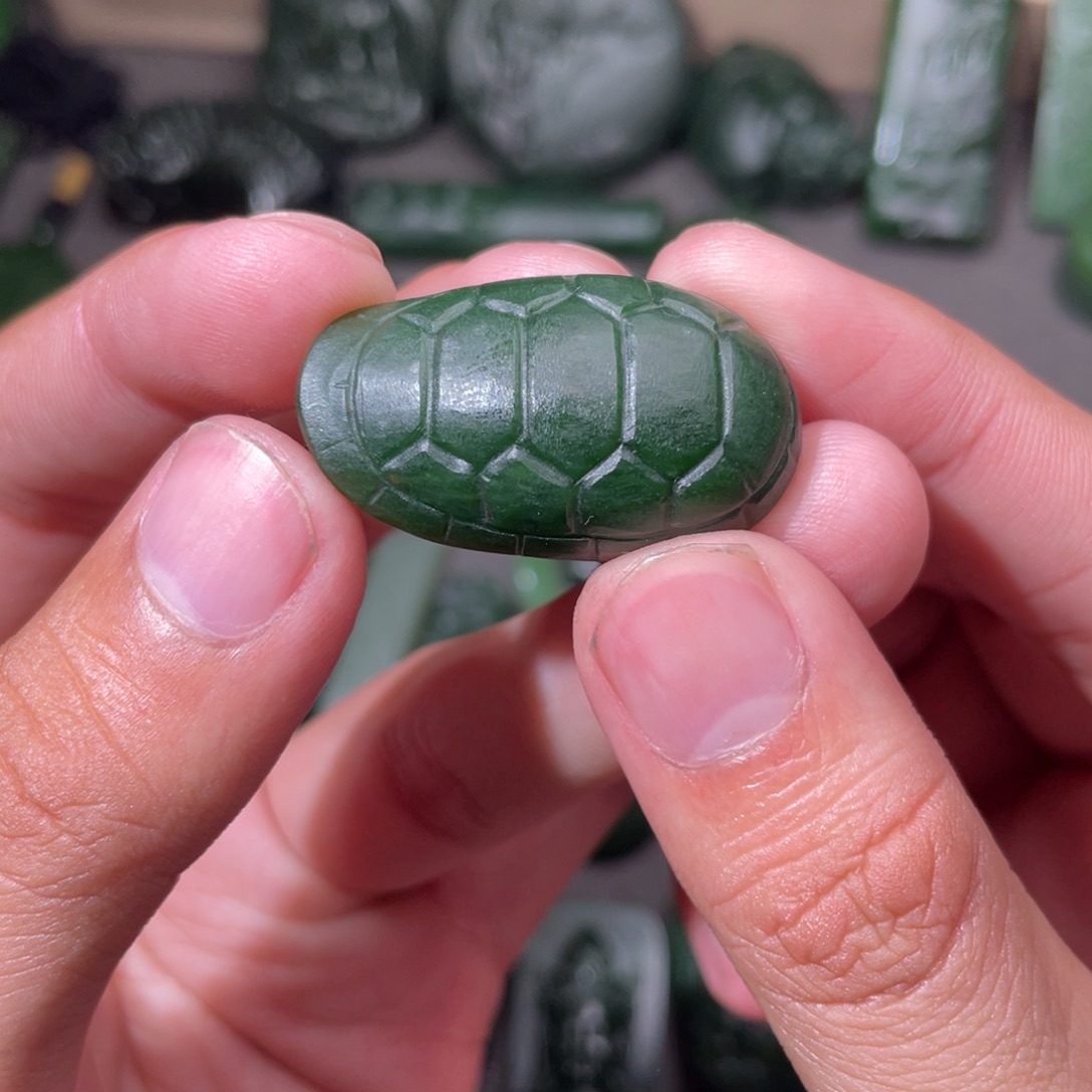 和田玉（碧玉）未镶嵌颈饰定制