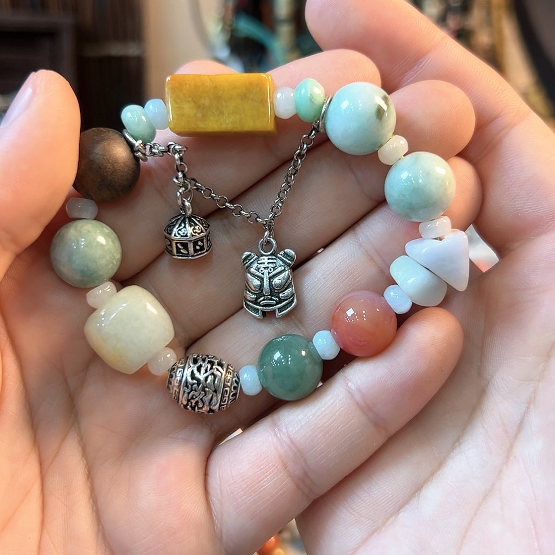 翡翠颈饰未镶嵌手串