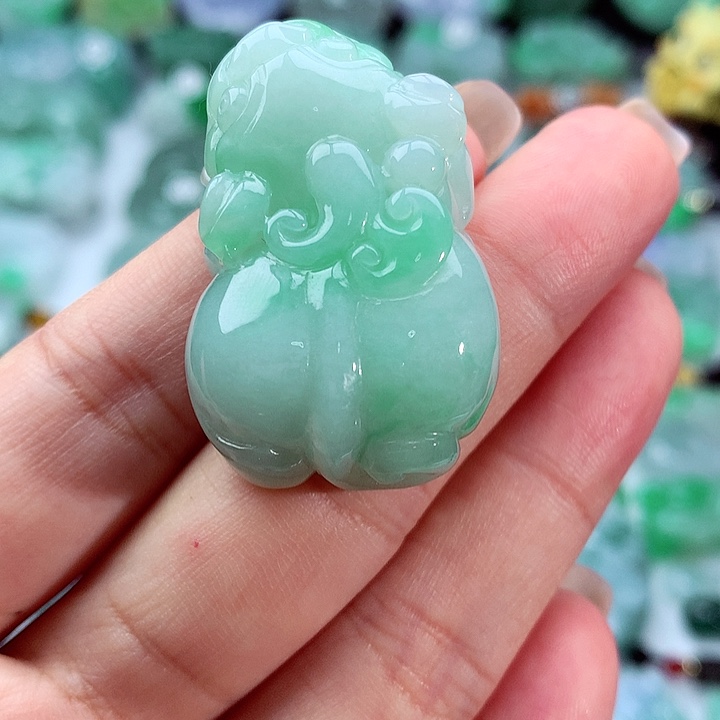 翡翠颈饰未镶嵌翡翠