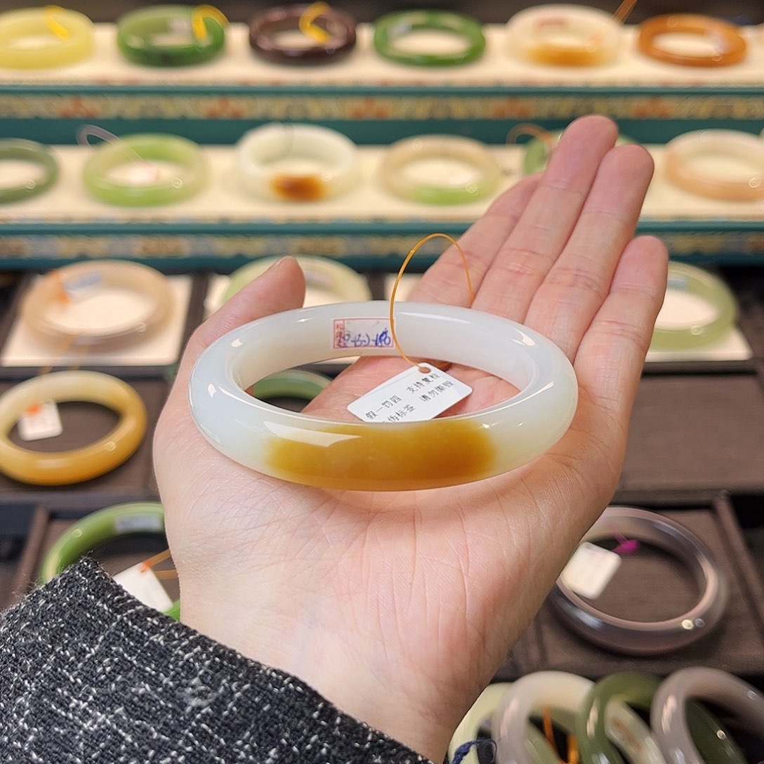 和田玉手镯未镶嵌糖白