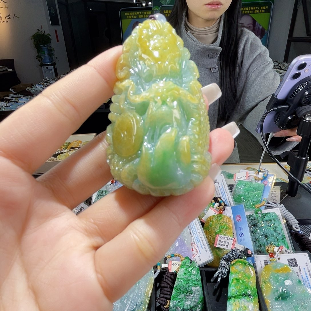 颈饰未镶嵌翡翠一