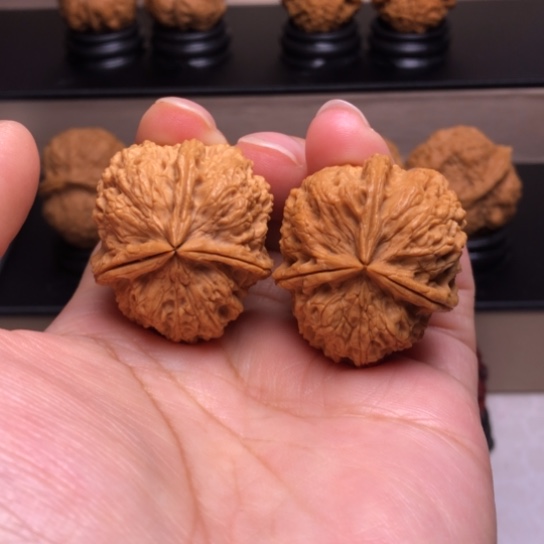 文玩核桃把件密石三楞10