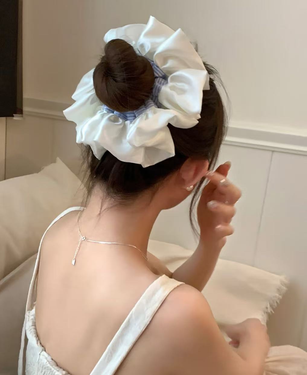 头上的妹妹头发上的头上的