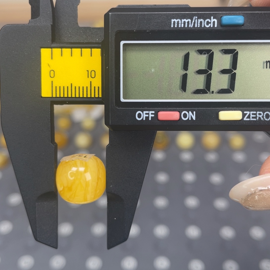 张***阳琥珀未镶嵌裸石112