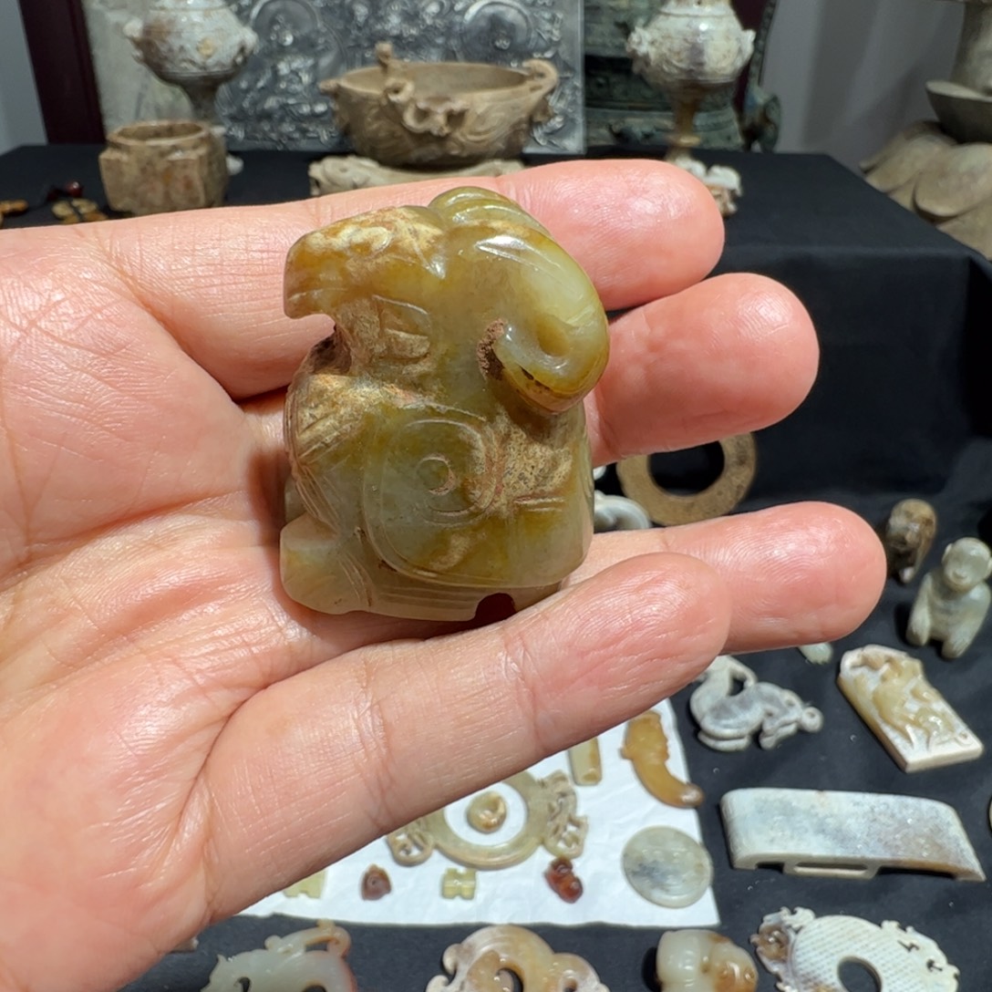 丰***%和田玉（糖玉）未镶嵌挂件我在这里等着